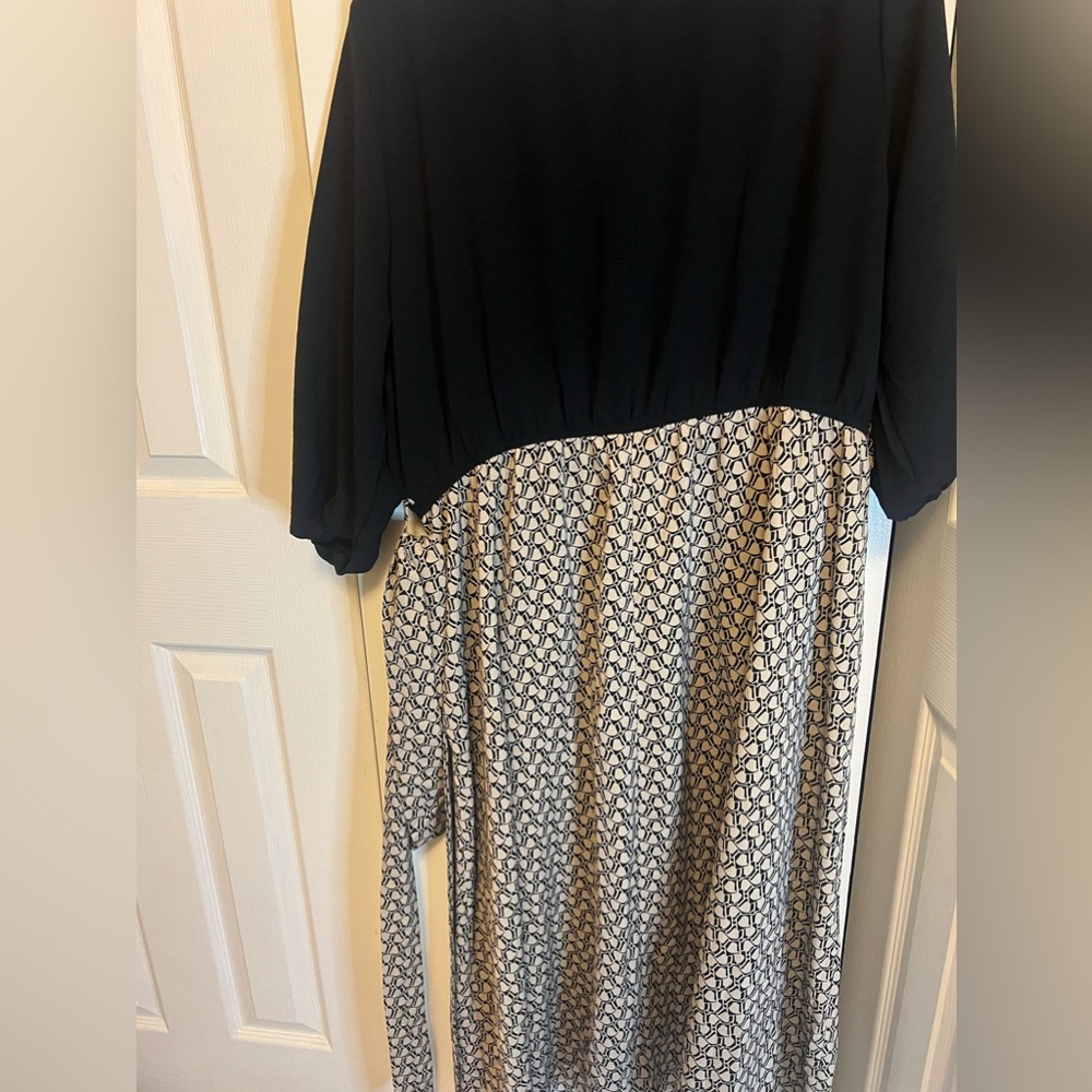 Bloomchic Dress - Picture 3 of 3